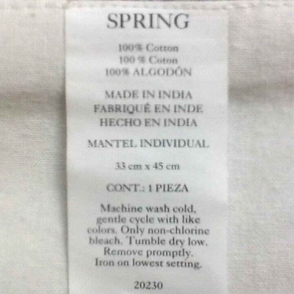 brand new Set of 4 Spring Jubilee Abstract Floral Fabric 13x18 inch Placemats
